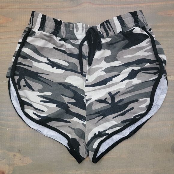 Amazon Pants - Amazon Camo workout shorts